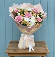 Букет цветов из:  Гвоздики, Орхидеи и Розы в Горки-2