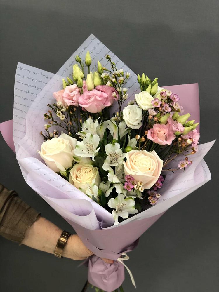 Букет цветов из: Альстромерии, Розы и Лизиантусы в Горки-2