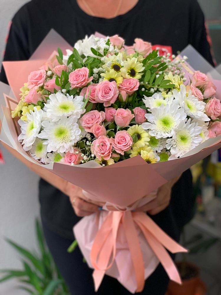 Букет цветов из: Розы и Хризантемы в Горки-2