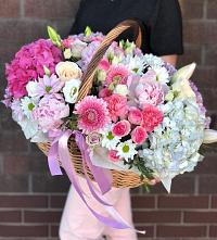 Композиция солнечный день в Горки-2 Цветочная композиция из Розы, Хризантемы, Пионы и Лизиантусы в корзине в Горки-2