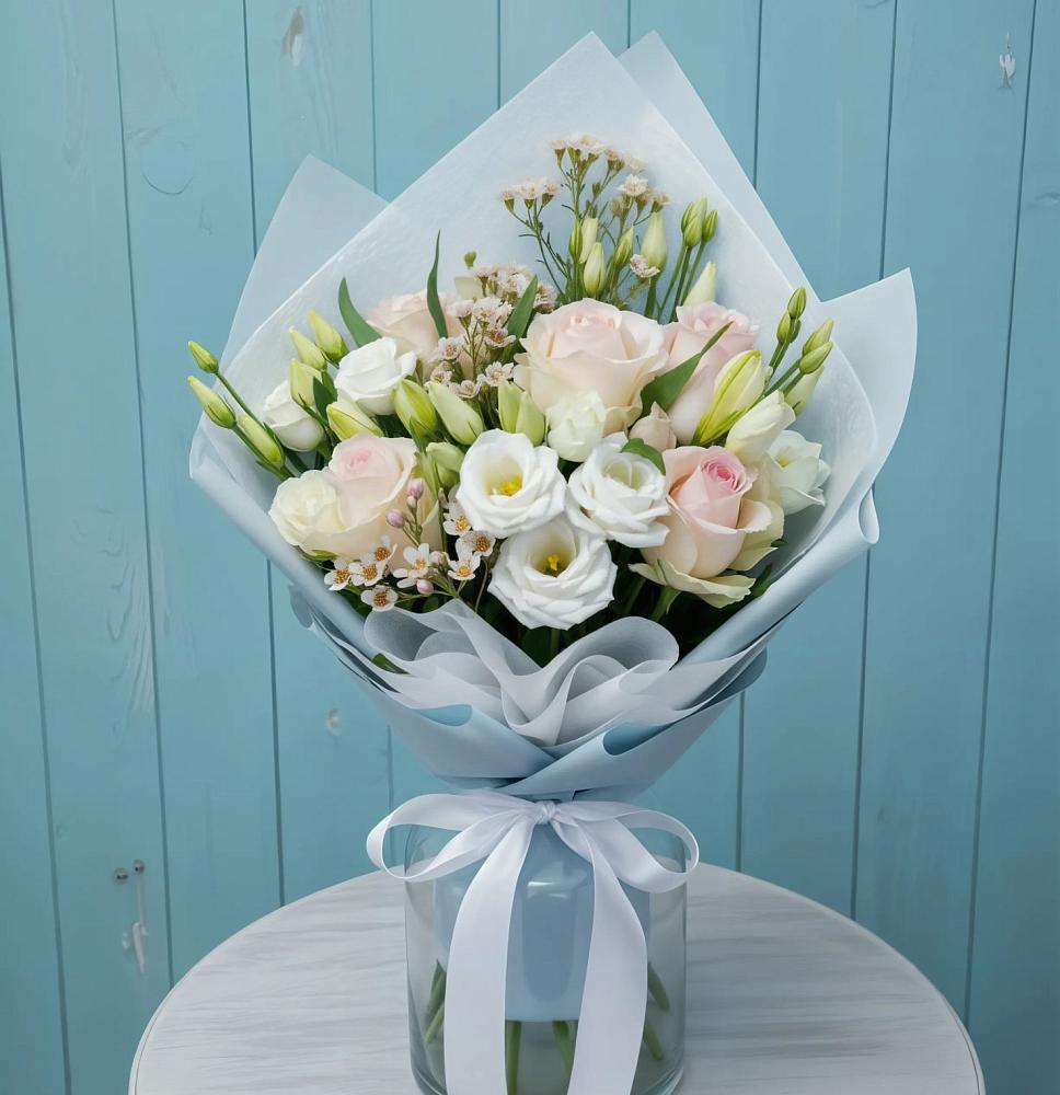 Букет цветов из: Розы и Лизиантусы в Горки-2