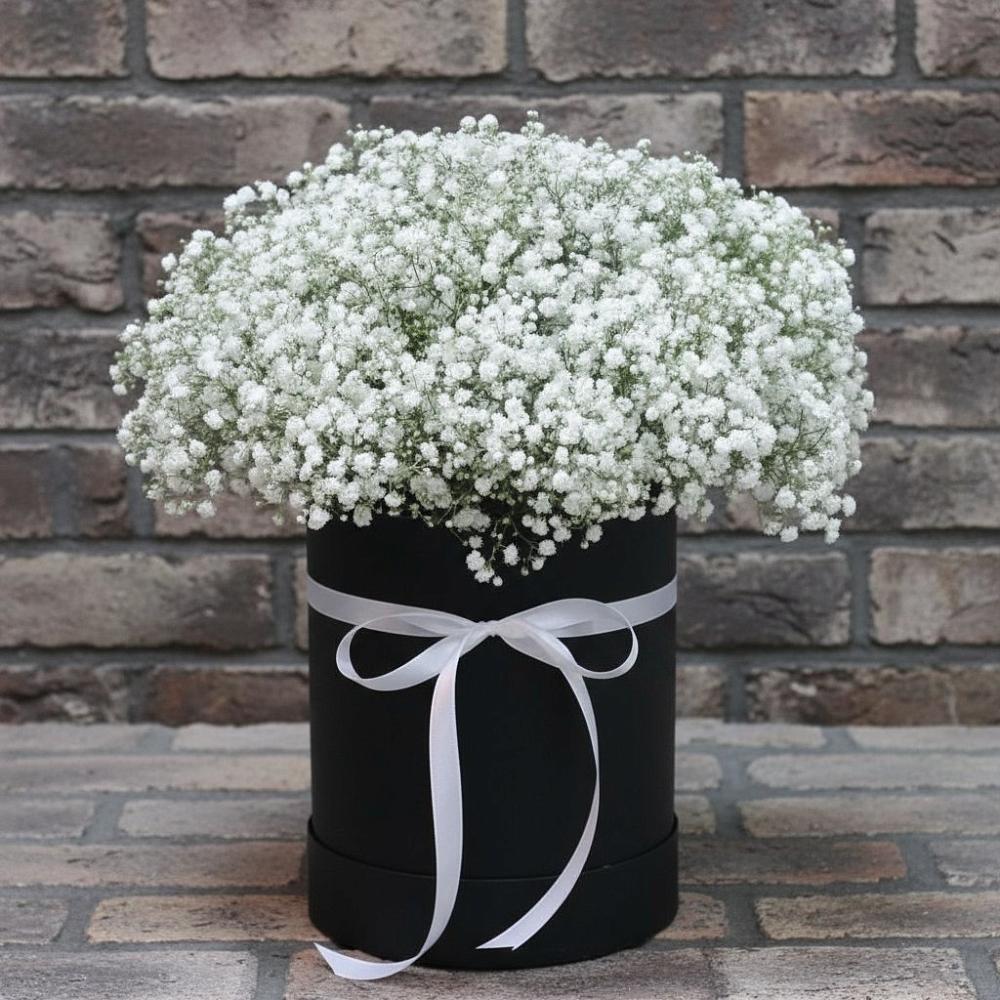 Цветочная композиция из Гипсофила в шляпной коробке в Горки-2