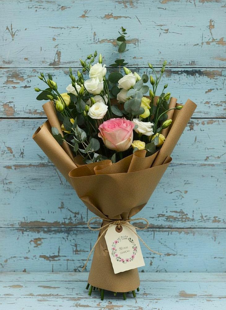 Букет цветов из: Розы и Лизиантусы в Горки-2