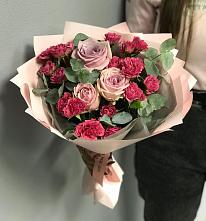 Букет цветов из:  Гвоздики и Розы в Горки-2