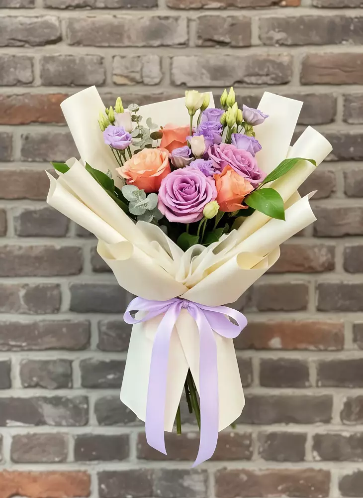 Букет цветов из: Лизиантусы и Розы в Горки-2