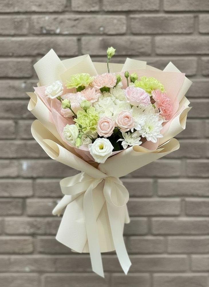 Букет цветов из: Гвоздики, Розы, Лизиантусы и Хризантемы в Горки-2