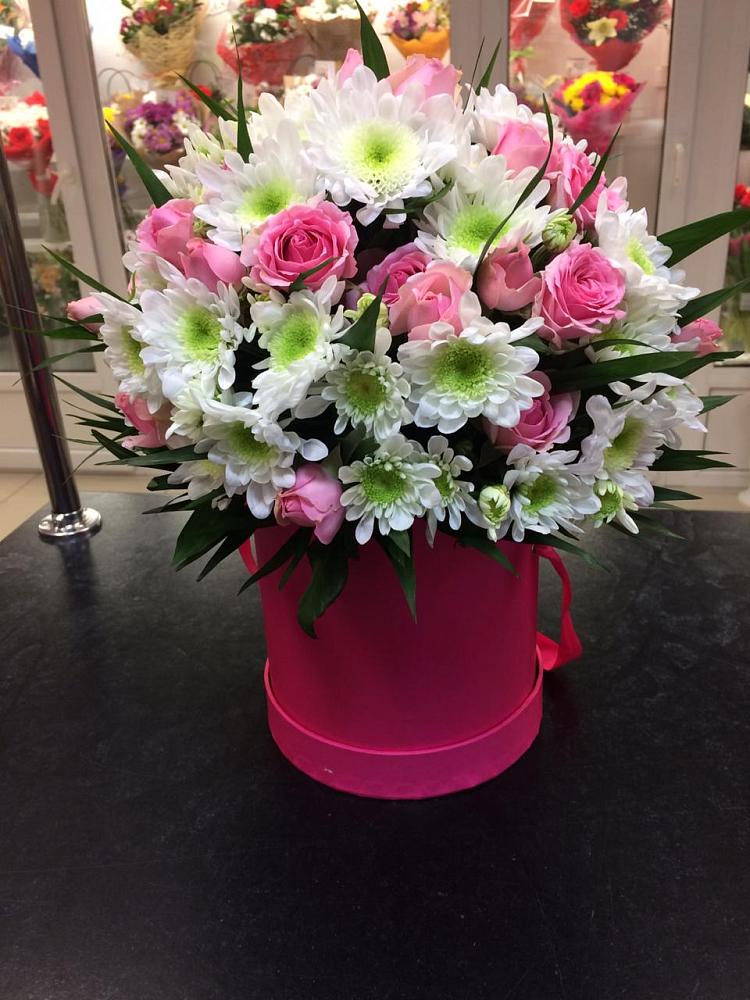 Цветочная композиция из Розы и Хризантемы в шляпной коробке в Горки-2