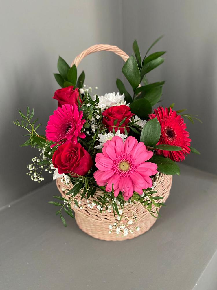 Цветочная композиция из Розы, Хризантемы и Герберы в корзине в Горки-2