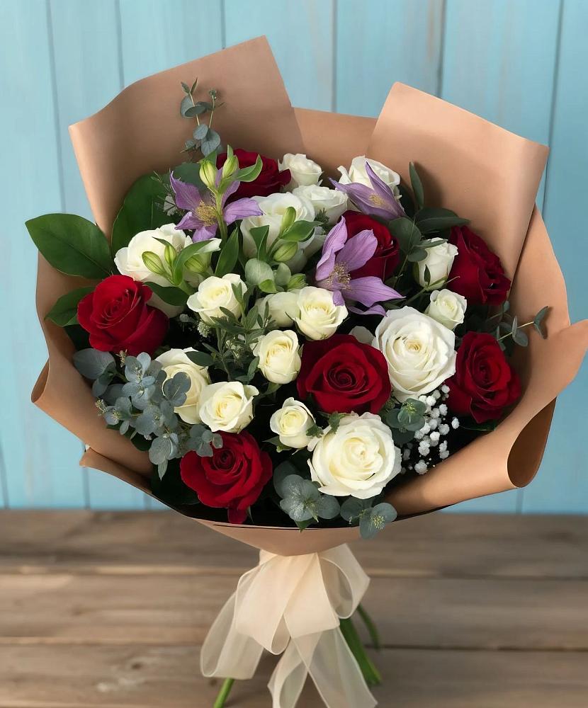 Букет цветов из: Розы и Альстромерии в Горки-2