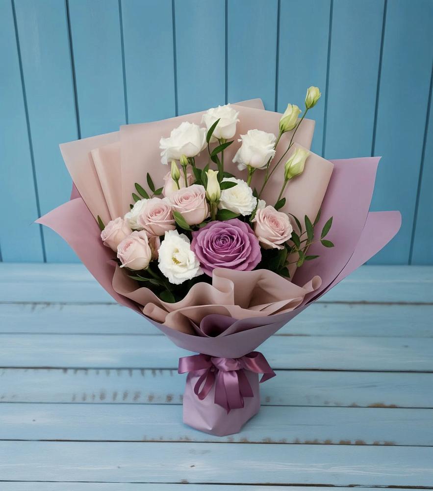 Букет цветов из: Розы и Лизиантусы в Горки-2